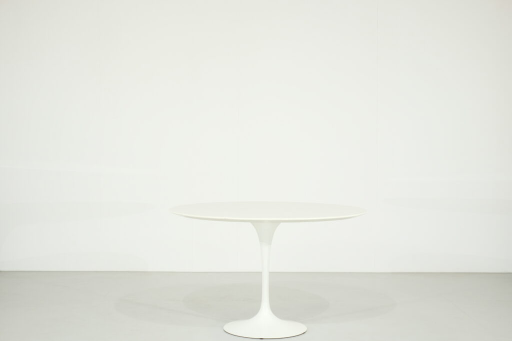 Table Tulip mélaminée blanche par Eero Saarinen pour Knoll Studio - 1990s