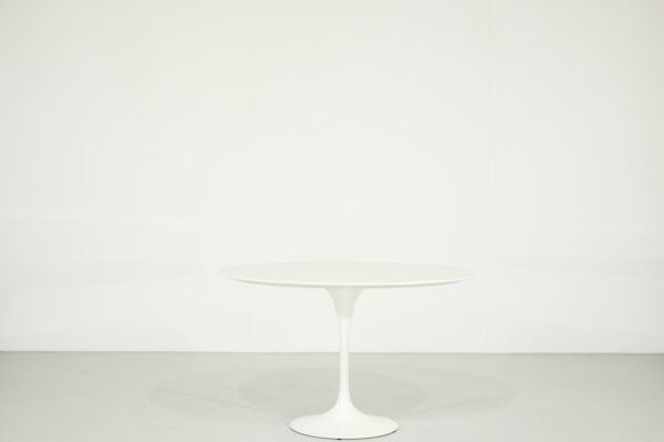 Table Tulip mélaminée blanche par Eero Saarinen pour Knoll Studio - 1990s