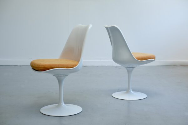 Ensemble de 8 chaises tulipes pivotantes par Eero Saarinen pour Knoll International - 1960s