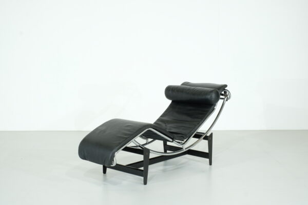 LC4 par Charlotte Perriand, Lecorbusier et Pierre Jaenneret pour Cassina - 1970s