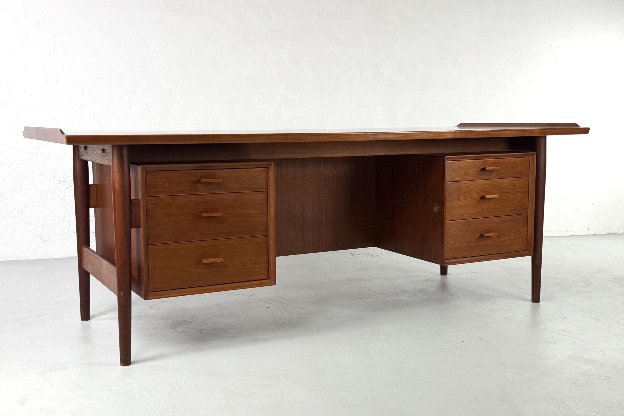 Bureau de direction modèle 207 par Arne Vodder pour Sibast - 1960s