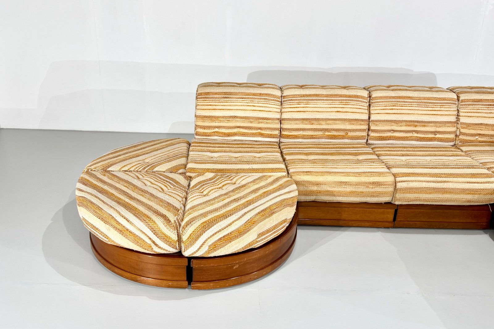 Canapé modulaire " Can Can" par Luciano Frigerio pour Frigerio Di Desio - 1960s – Image 10