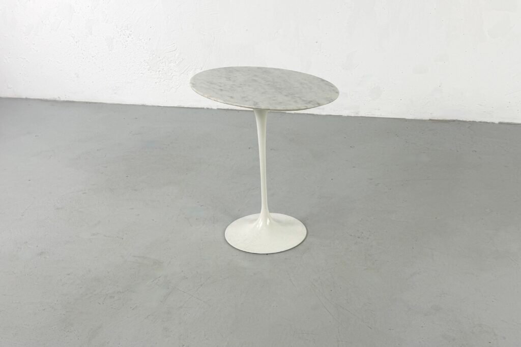 Guéridon Tulipe ovale par Eero Saarinen pour Knoll International - 1960s
