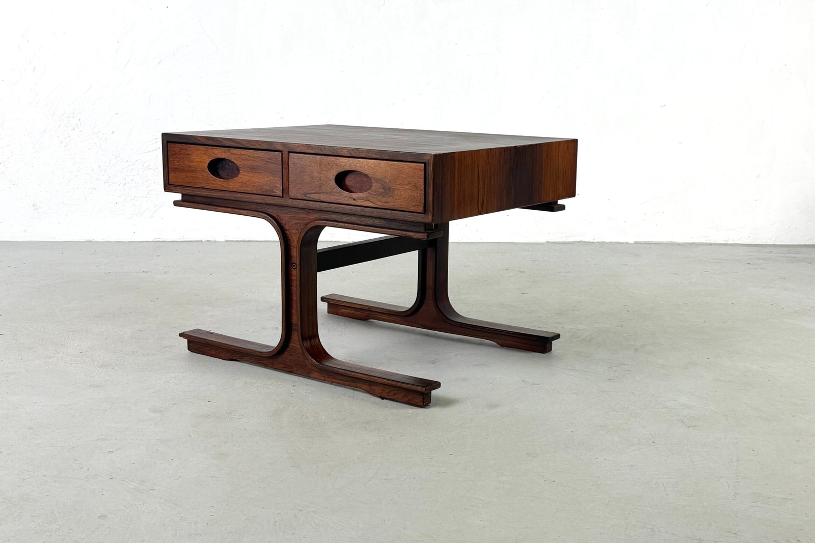 Table basse modele 554 par Gianfranco Frattini pour Bernini - 1960s
